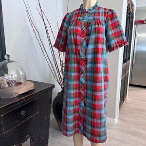vintage LEISURE LIFE snap front ruffled collar & sleeves edge Plaid HOUSE DRESS